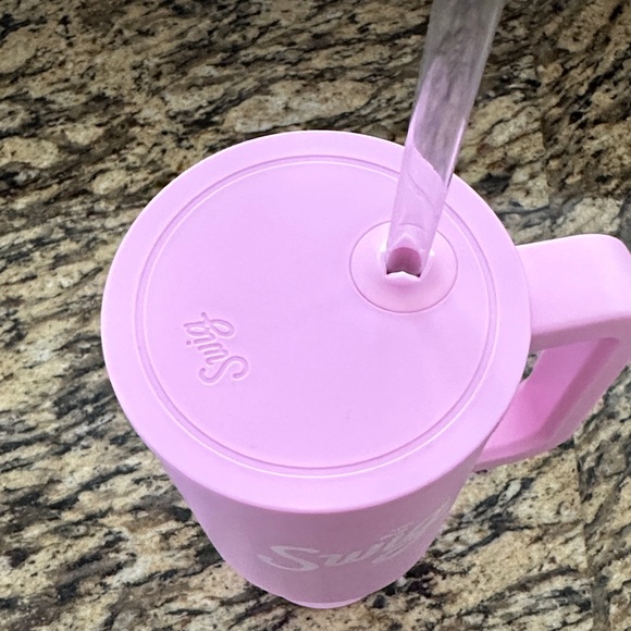 Swig Pink Travel Mug with Handle and straw 32oz - Picture 2 of 4
